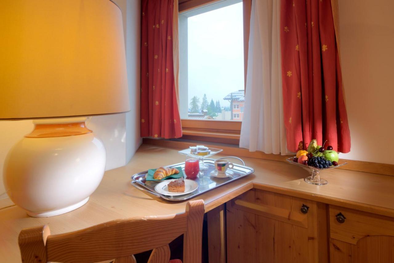 Hotel Rosengarten Madonna di Campiglio Exterior photo